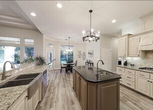 11409 Beckett Ct in Bakersfield, CA - Foto de edificio - Building Photo