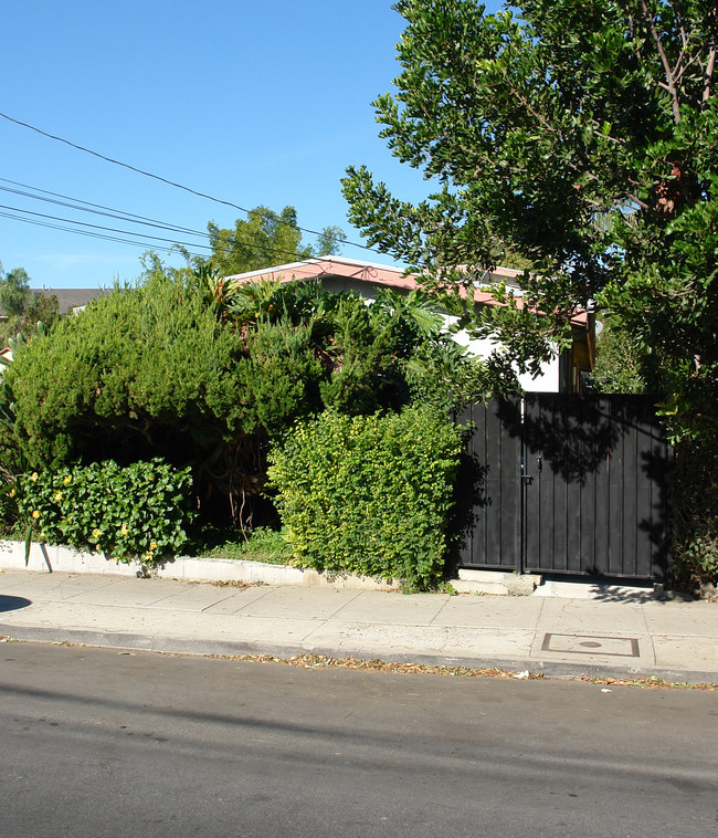 1023 Hyperion Ave in Los Angeles, CA - Foto de edificio - Building Photo