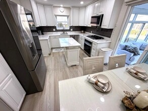 23838 Barfield St in Farmington Hills, MI - Building Photo - Building Photo