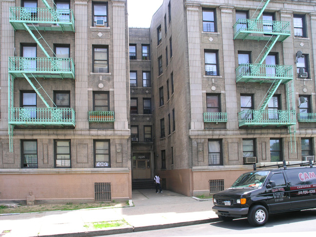 2226 Loring Pl N in Bronx, NY - Foto de edificio - Building Photo