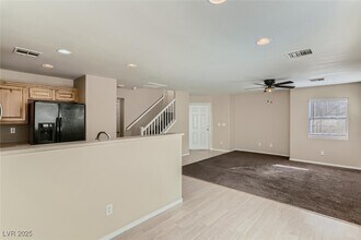 8208 W Wildwood Glen Dr in Las Vegas, NV - Building Photo - Building Photo