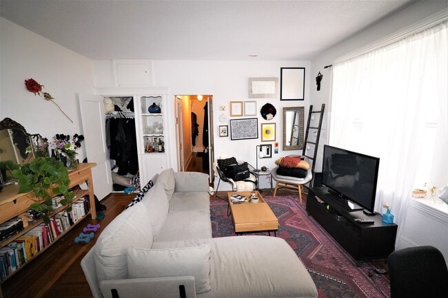 1872 Commonwealth Ave, Unit 7 in Boston, MA - Building Photo - Building Photo