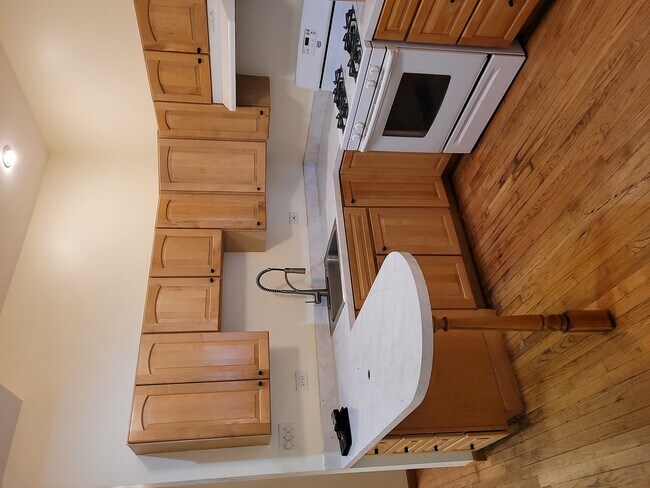2350 W Grand Ave in Chicago, IL - Building Photo - Building Photo