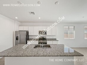 32965 S Expedition Ct in Red Rock, AZ - Building Photo - Building Photo