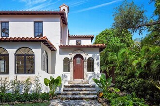5916 NE 6th Ave in Miami, FL - Foto de edificio - Building Photo
