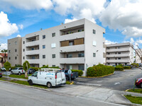 Baracoa in Hialeah, FL - Foto de edificio - Building Photo