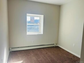 16 Schneider Ave, Unit 3 in Highland Falls, NY - Foto de edificio - Building Photo