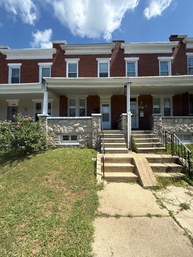 property at 1215 N Ellwood Ave