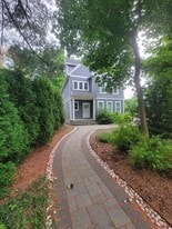1404 Centre St, Unit 1 in Newton, MA - Building Photo