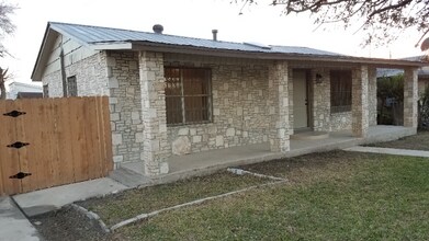 422 Globe Ave in San Antonio, TX - Building Photo - Building Photo