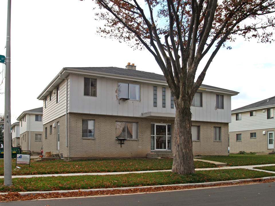 Maple & Mitchell Street Apartments in Milwaukee, WI - Building Photo