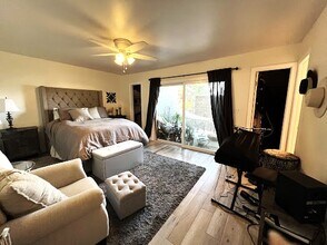 16682 Algonquin St, Unit D in Huntington Beach, CA - Building Photo - Building Photo