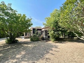 1137 W Elm Mott Dr in Elm Mott, TX - Building Photo