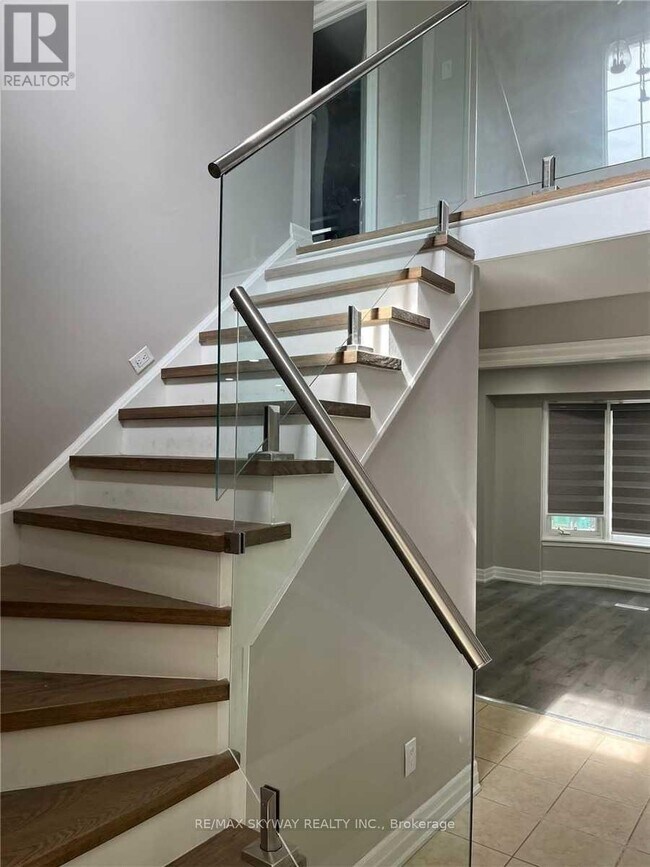 33 MacKay St S in Brampton, ON - Building Photo - Building Photo