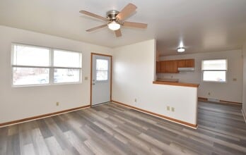 3042 Hamlin Ave in Mount Pleasant, WI - Foto de edificio - Building Photo