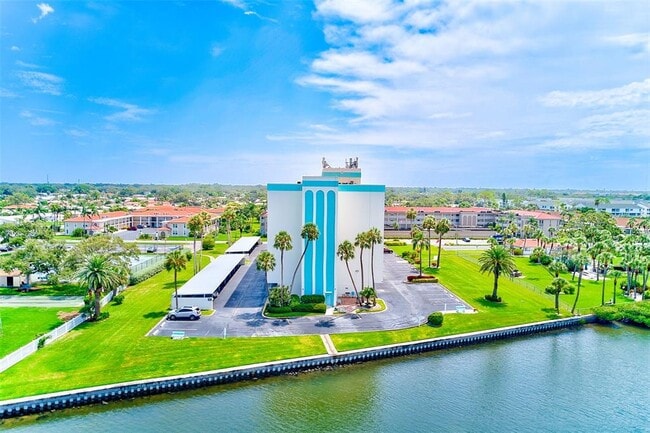 10216 Regal Dr in Largo, FL - Building Photo - Building Photo