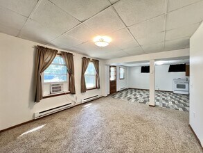 290 Orchard Dr in Oregon, WI - Building Photo - Building Photo