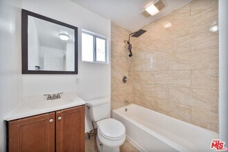426 E Century Blvd in Los Angeles, CA - Building Photo - Building Photo