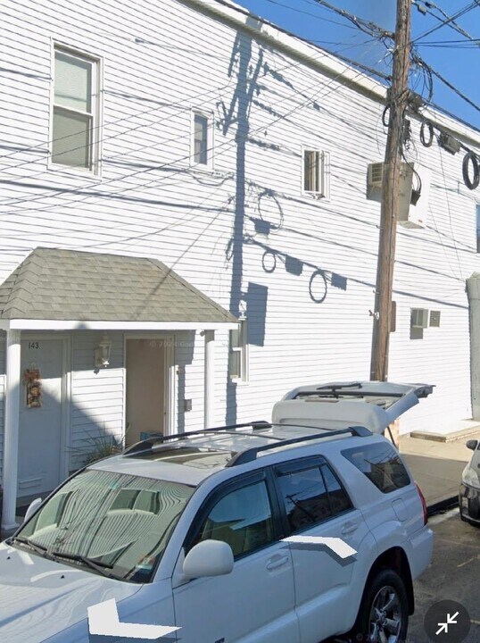 143 W 10th St-Unit -2 in Bayonne, NJ - Building Photo