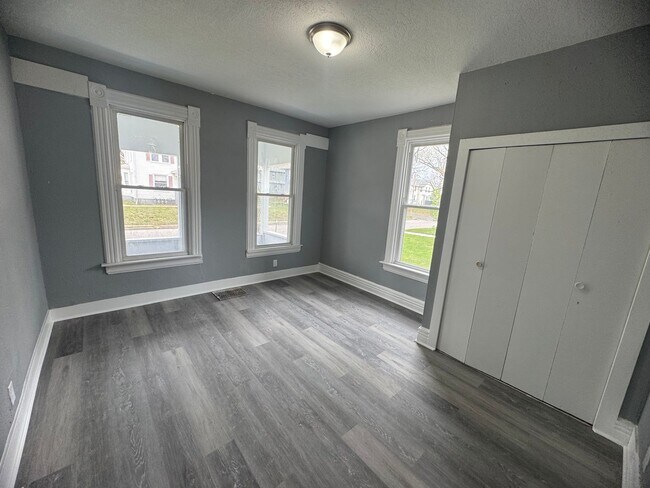 1315 Brown St-Unit -#1 in Davenport, IA - Building Photo - Building Photo