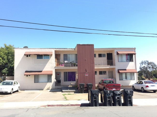 6557 Tait St in San Diego, CA - Foto de edificio - Building Photo