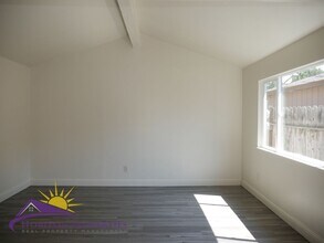 1522 Los Robles Blvd in Sacramento, CA - Building Photo - Building Photo