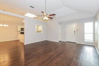 9723 Pinehurst Ln, Unit 0802 in Dallas, TX - Building Photo - Building Photo