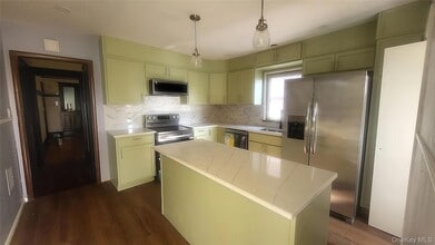 34 Manitou Ave in Poughkeepsie, NY - Building Photo - Building Photo