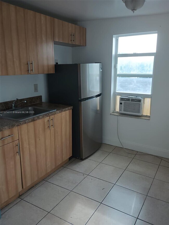 1186 NW 103rd St in Miami, FL - Building Photo - Building Photo