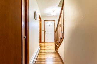 32 Bourbon St in South Windsor, CT - Building Photo - Building Photo