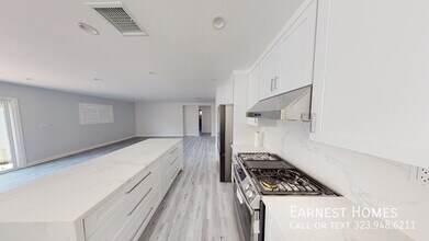 19243 Hart St in Los Angeles, CA - Building Photo - Building Photo