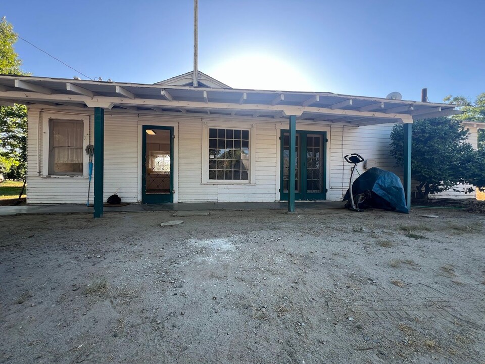 16210 E Adams Ave in Parlier, CA - Foto de edificio