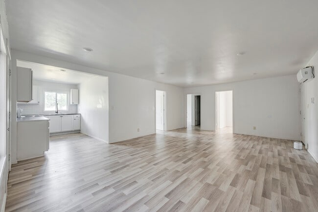 725 E Morton St in Denison, TX - Building Photo - Building Photo