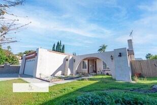 324 S Palo Cedro Dr in Diamond Bar, CA - Building Photo