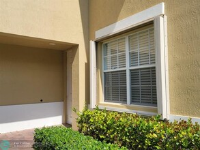 8342 NW 127th Ln in Parkland, FL - Foto de edificio - Building Photo