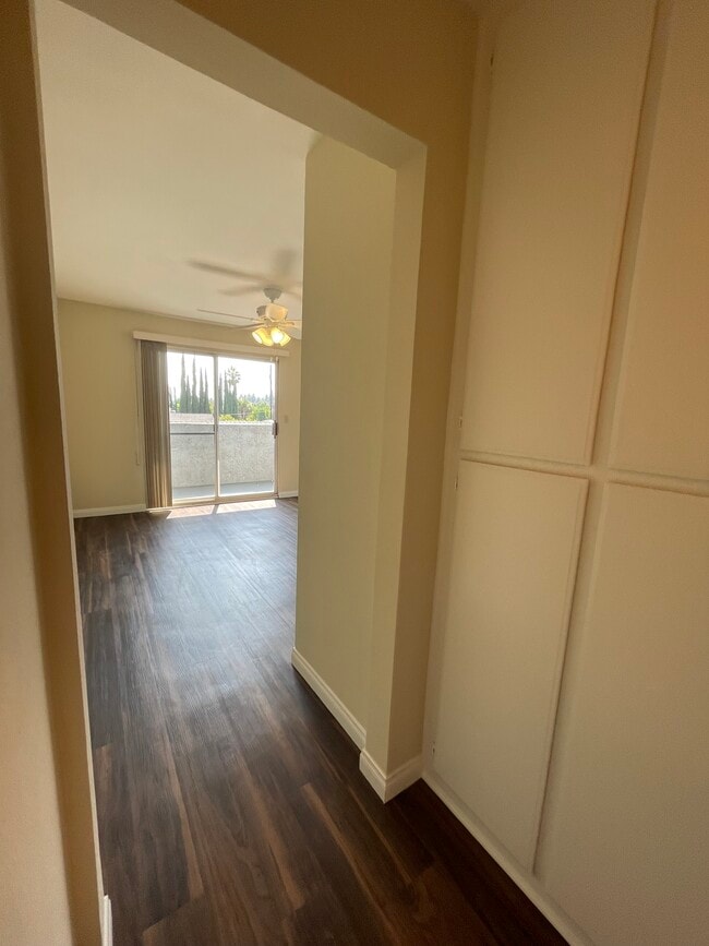 2700 West Victory in Burbank, CA - Foto de edificio - Building Photo