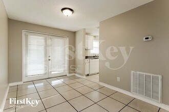 6803 Fernfield Ct in Tampa, FL - Building Photo - Building Photo