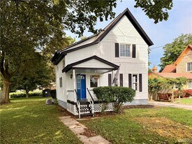 35 Elm St in Clinton, NY - Building Photo