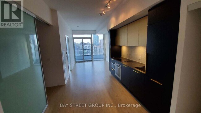 85-2585 Wood St in Toronto, ON - Building Photo - Building Photo