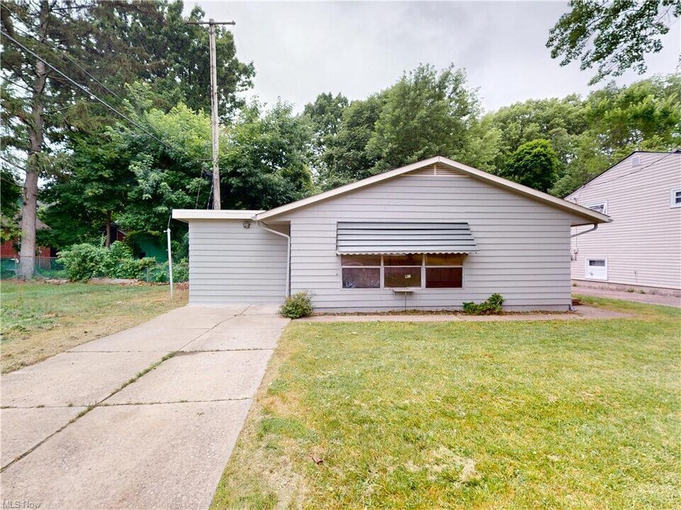 17721 Rookwood Rd in Cleveland, OH - Building Photo