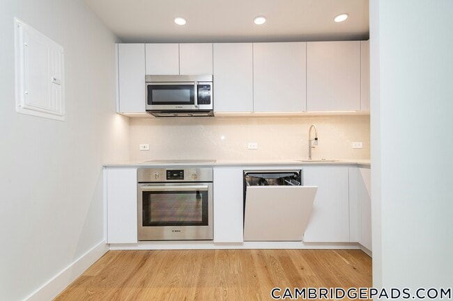 334 Harvard St, Unit E4 in Cambridge, MA - Building Photo - Building Photo