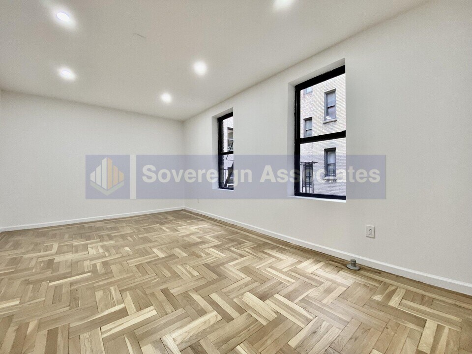 590 Fort Washington Ave in New York, NY - Building Photo