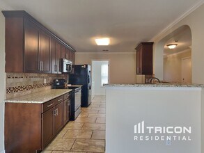 2714 Moon Rock Converse TX in Converse, TX - Building Photo - Building Photo