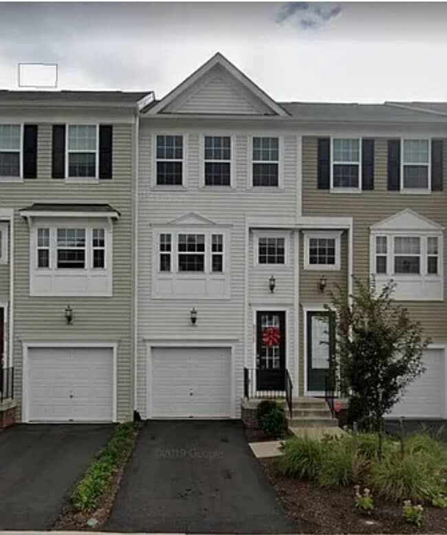 property at 8275 Heritage Crossing Ct