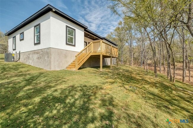 property at 121 Diamond Head Dr