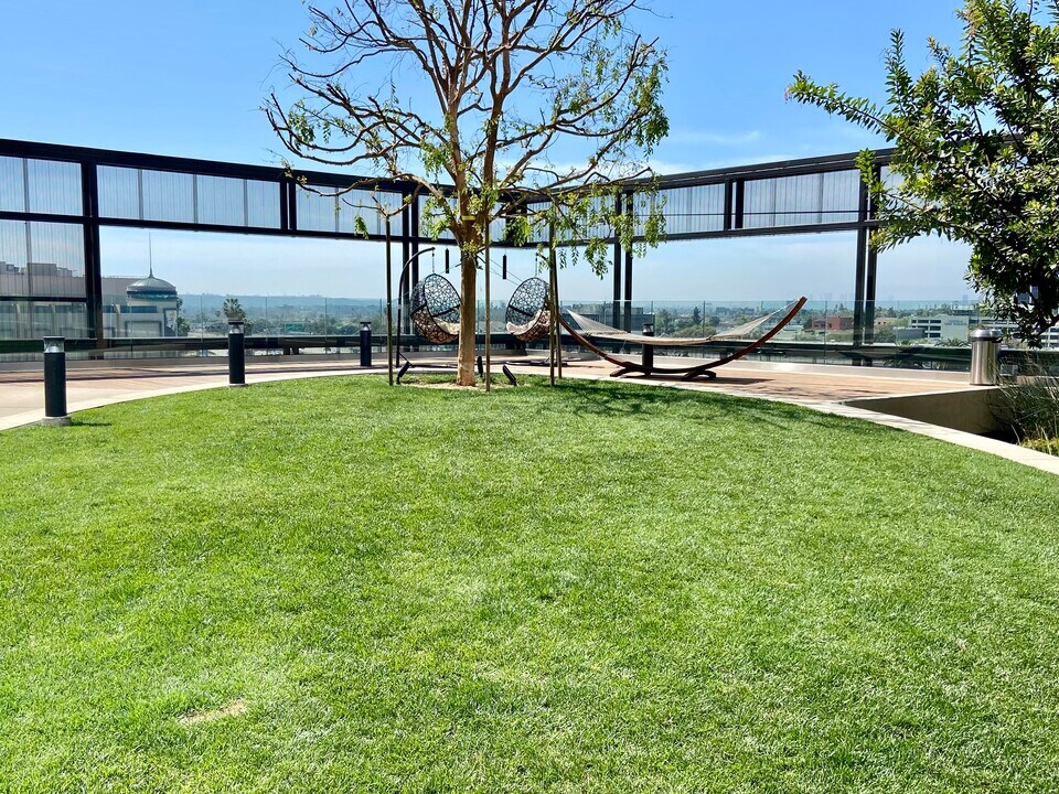 889 Francisco St, Unit 1105 in Los Angeles, CA - Building Photo