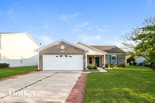 529 Streamside Dr in Greenfield, IN - Building Photo