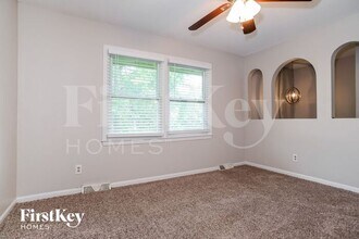 7305 NW 76 Pl in Kansas City, MO - Building Photo - Building Photo