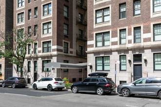 830 Park Ave in New York, NY - Building Photo - Building Photo