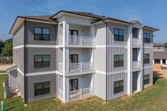 Ashford Park in Shreveport, LA - Building Photo - Primary Photo